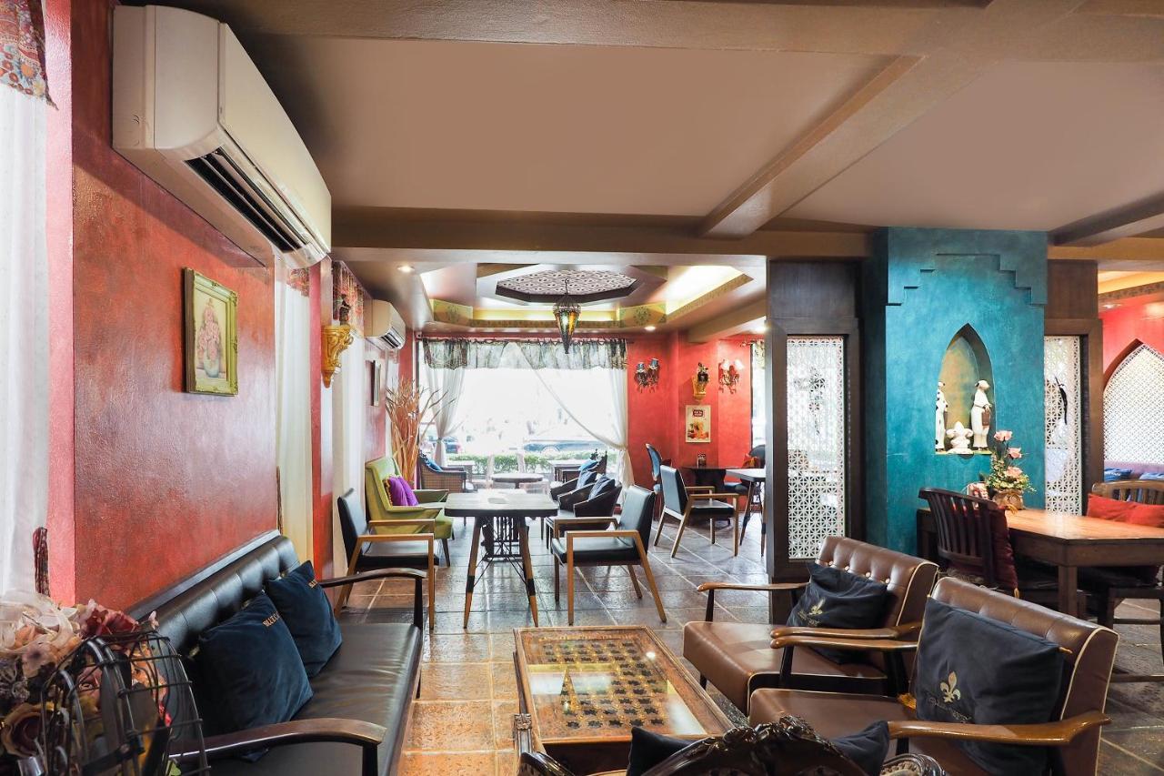 Oyo 995 Blue Cafe Apartment Csiangmaj Kültér fotó